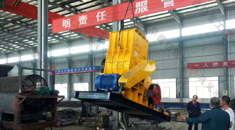 scf1000*800雙級粉碎機發(fā)貨現場